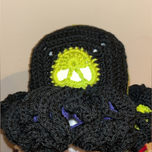 Skull Ruffle Beanie - Picture 3 of 4